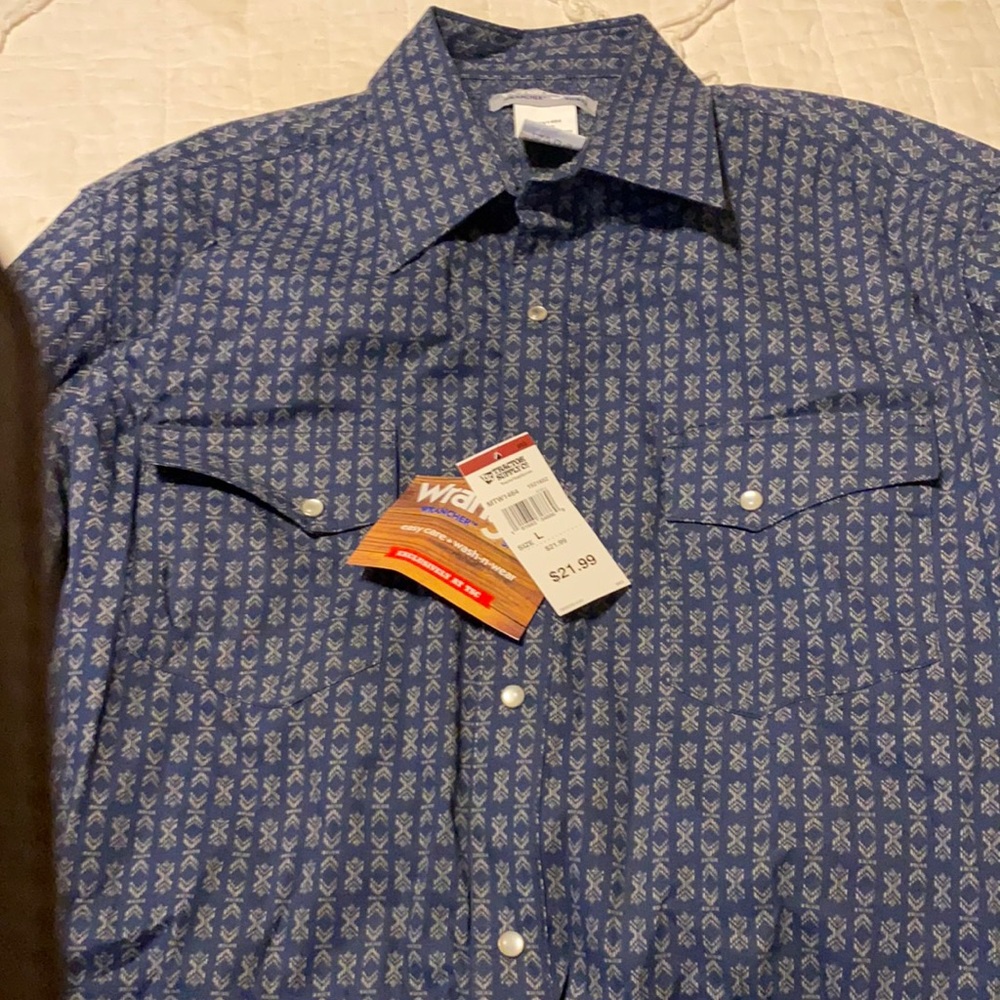 Wrangler button up pearl snap shirt